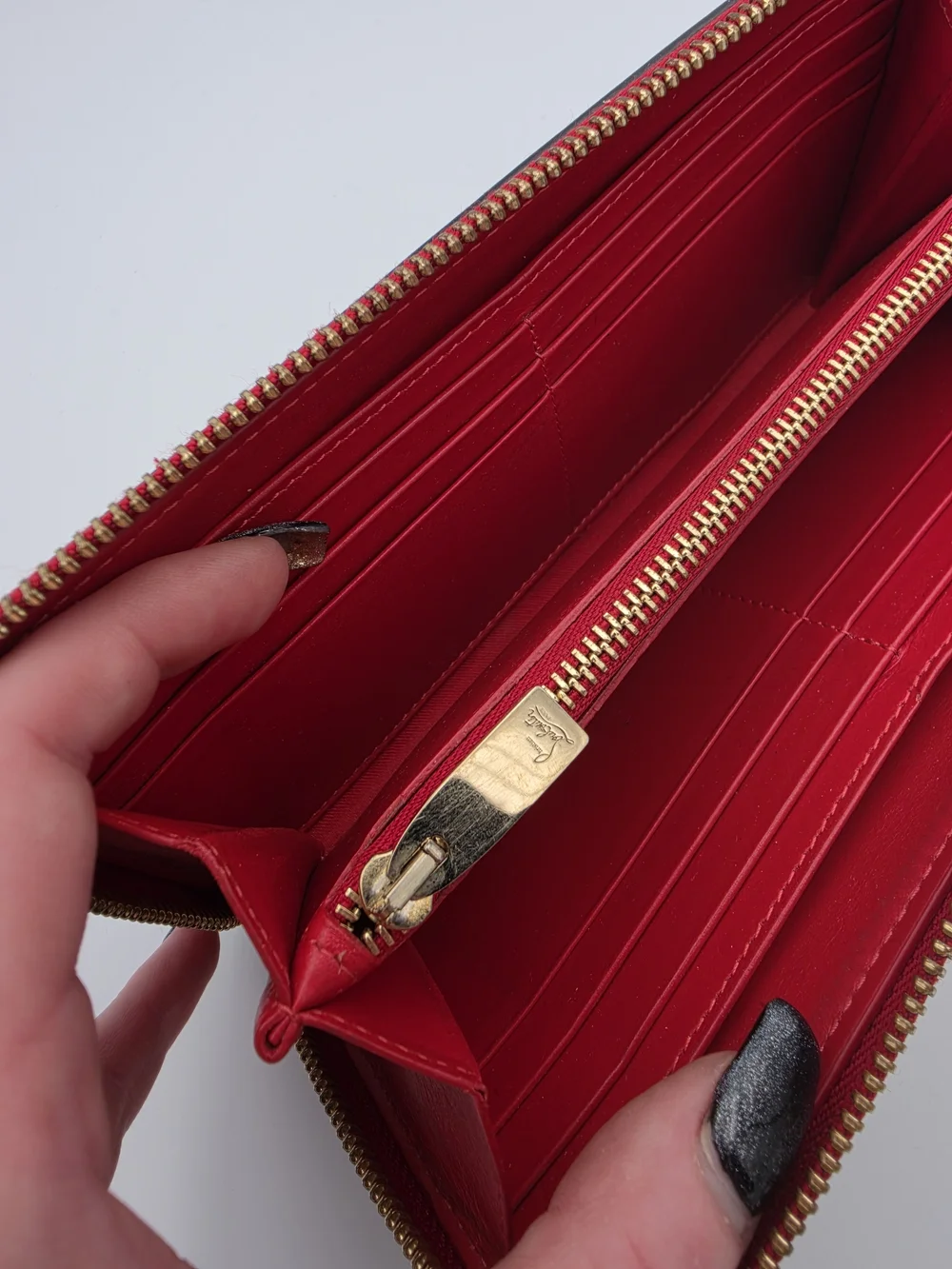 Christian Louboutin Red/Tan Panettone Wallet Featuring The Kraft Loubi COA(EUC)✨